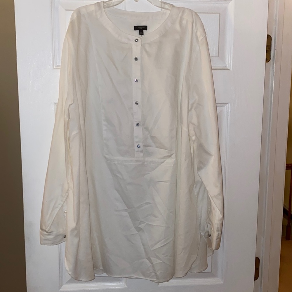 Talbots Woman Size 3X White Tuxedo Short with Diamond button Detail